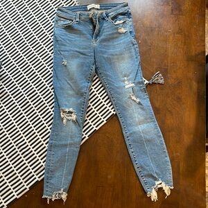 New never worn Abercrombie distressed jeans